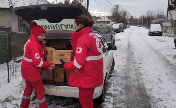 #MOLDOVASOLIDARĂ Deșteptarea.ro / Angajații și voluntarii Crucii Roșii Bacău ajută refugiații ucraineni